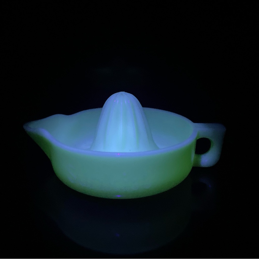 McKee Large Vintage Uranium Yellow Custard Glass Sunkist Juicer Citrus Reamer